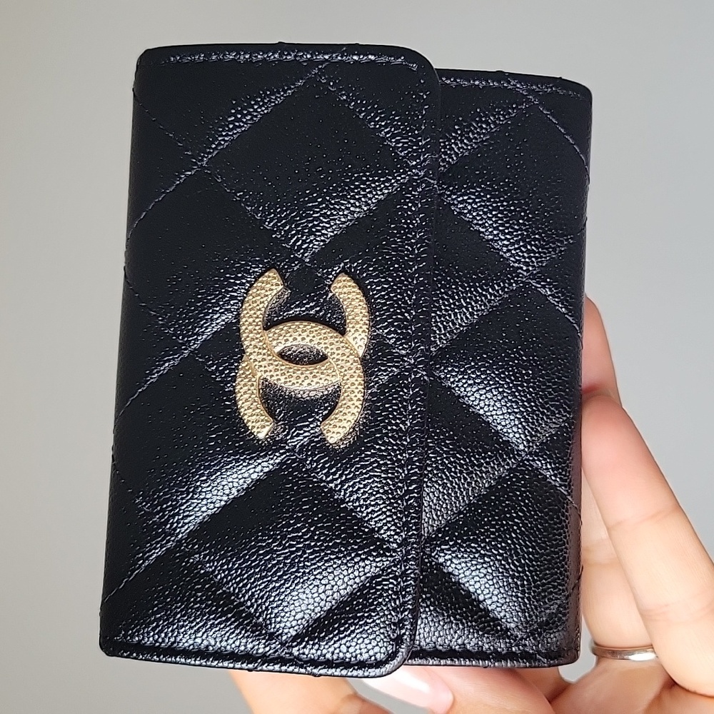 Chanel 22B snap wallet